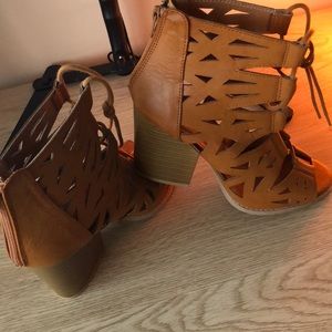 Brown/tan booties